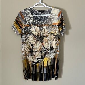 Women's Floral Short Sleeve Scoop Neck Top Mustard & Black Artsy Mixed Media Sm
